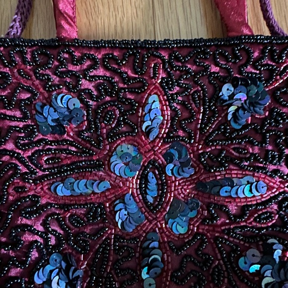 Beaded crossbag with red satin handles and longer purple cord.Fits phone, etc - Picture 3 of 10